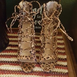 *EUC* JustFab Leopard print bootie